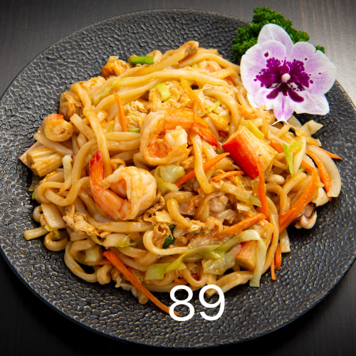 Nouille japonaise Udon sautée aux fruits de mer